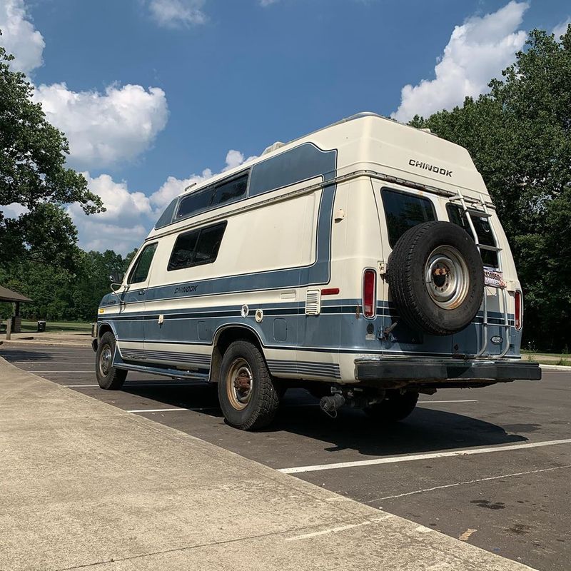 1986 Ford E350 Chinook Camper Van . Camper van for sale in Columbus