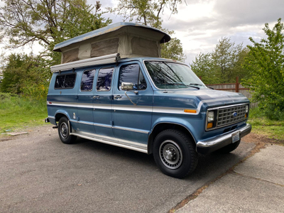 Picture of a 1991 Ford E-250 Sportsmobile campervan with a pop-up roof